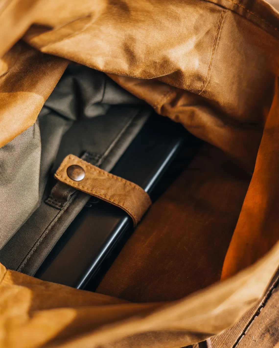 Oilskin Outdoor Roll Top Backpack in Coyote Desert