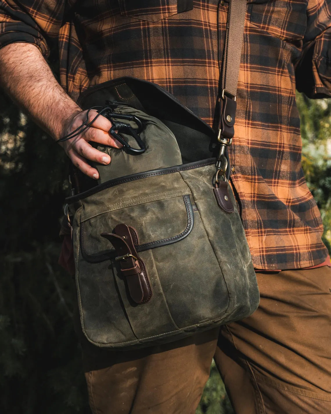 Waxed Canvas Field Bag in Khaki Green