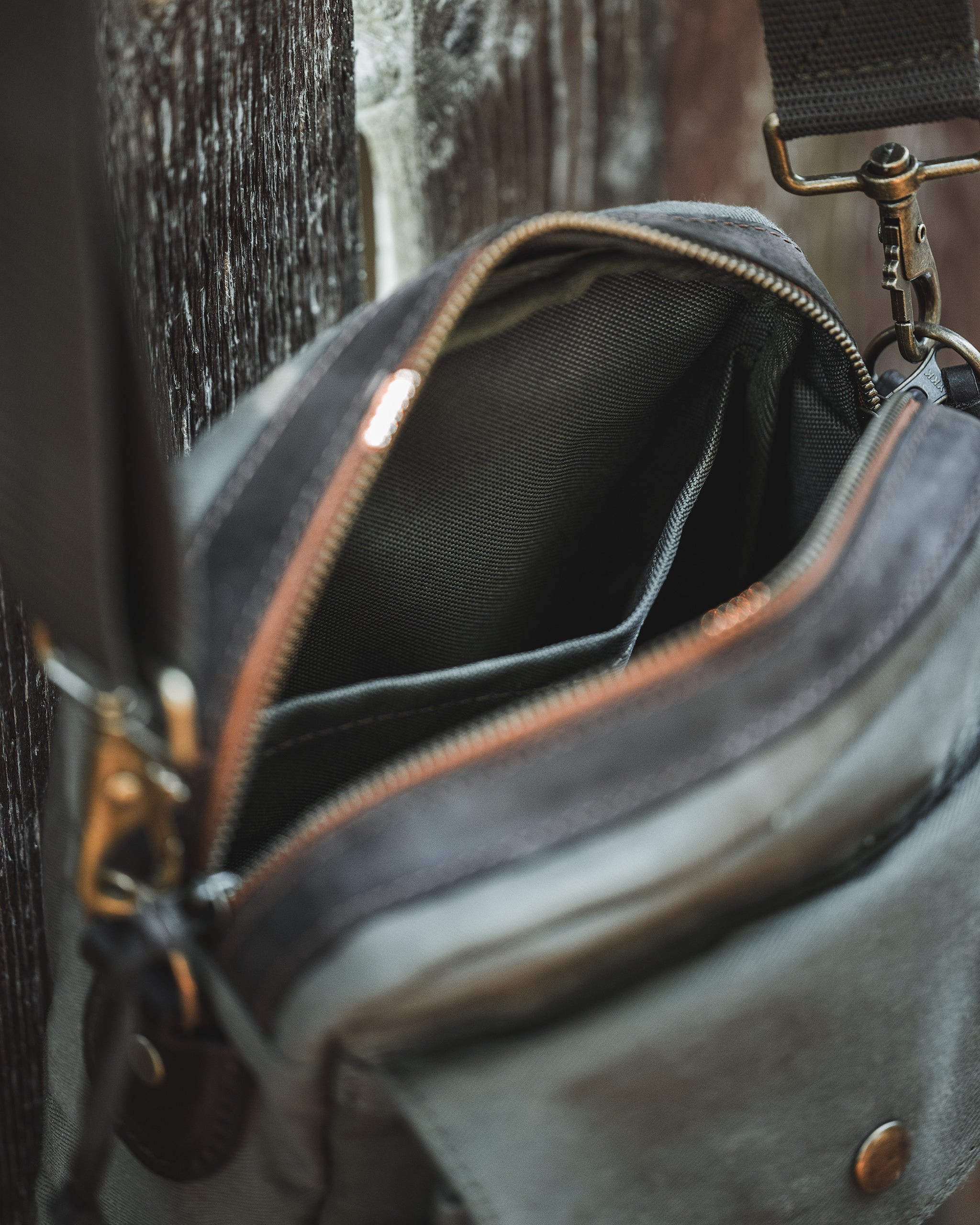 Dry Waxed Rugged Twill Canvas Man Bag