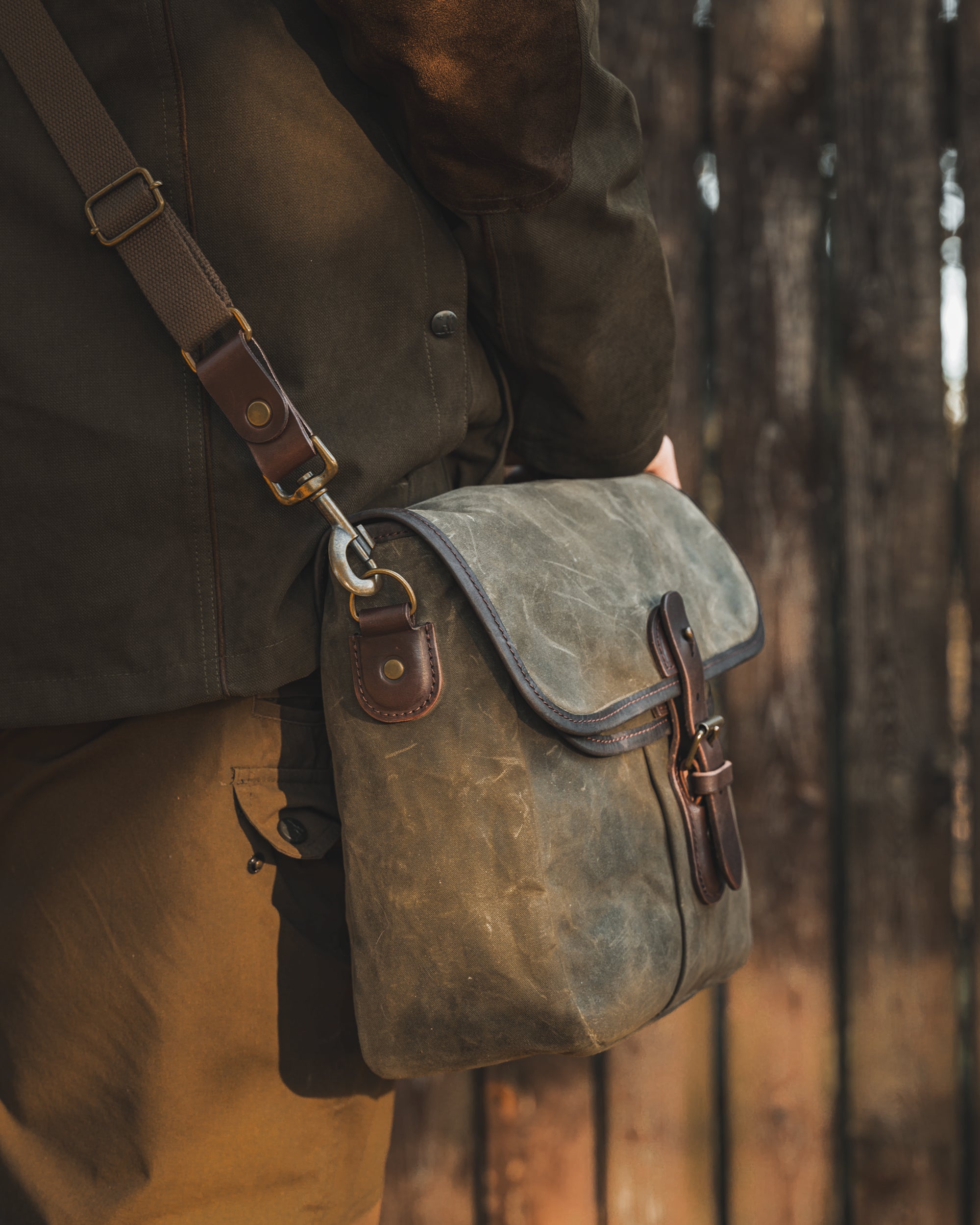 Waxed Canvas Field Bag in Khaki Green