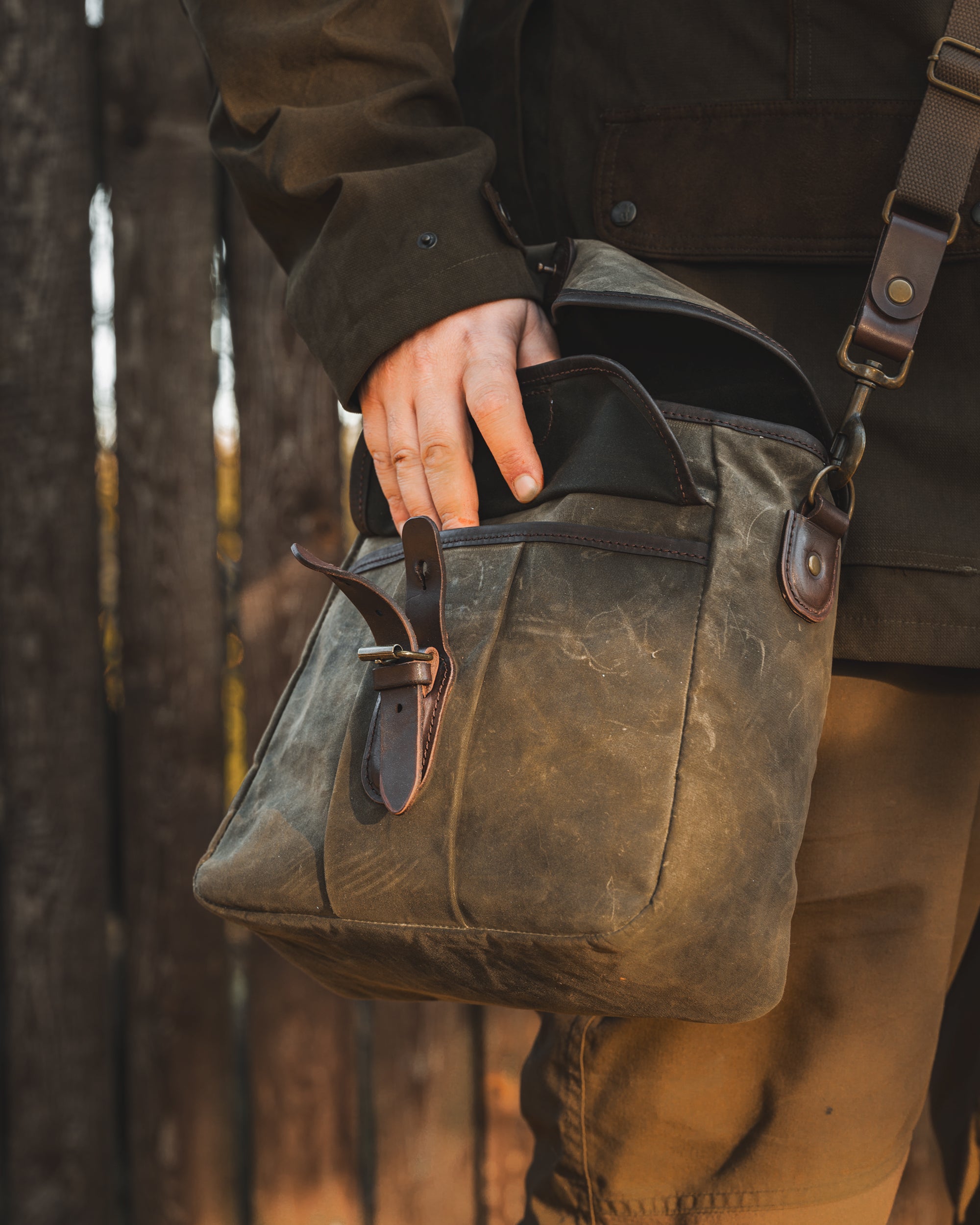 Waxed Canvas Field Bag in Khaki Green