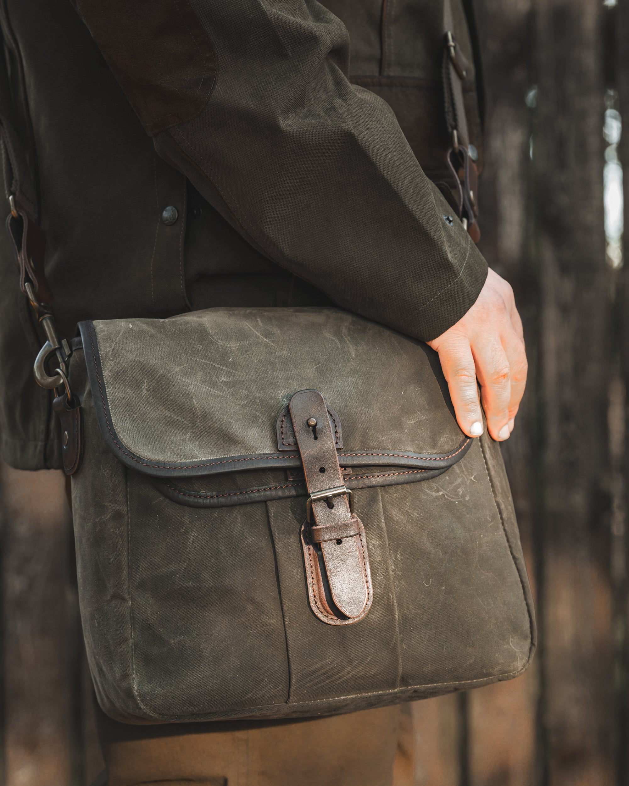 Waxed Canvas Field Bag in Khaki Green