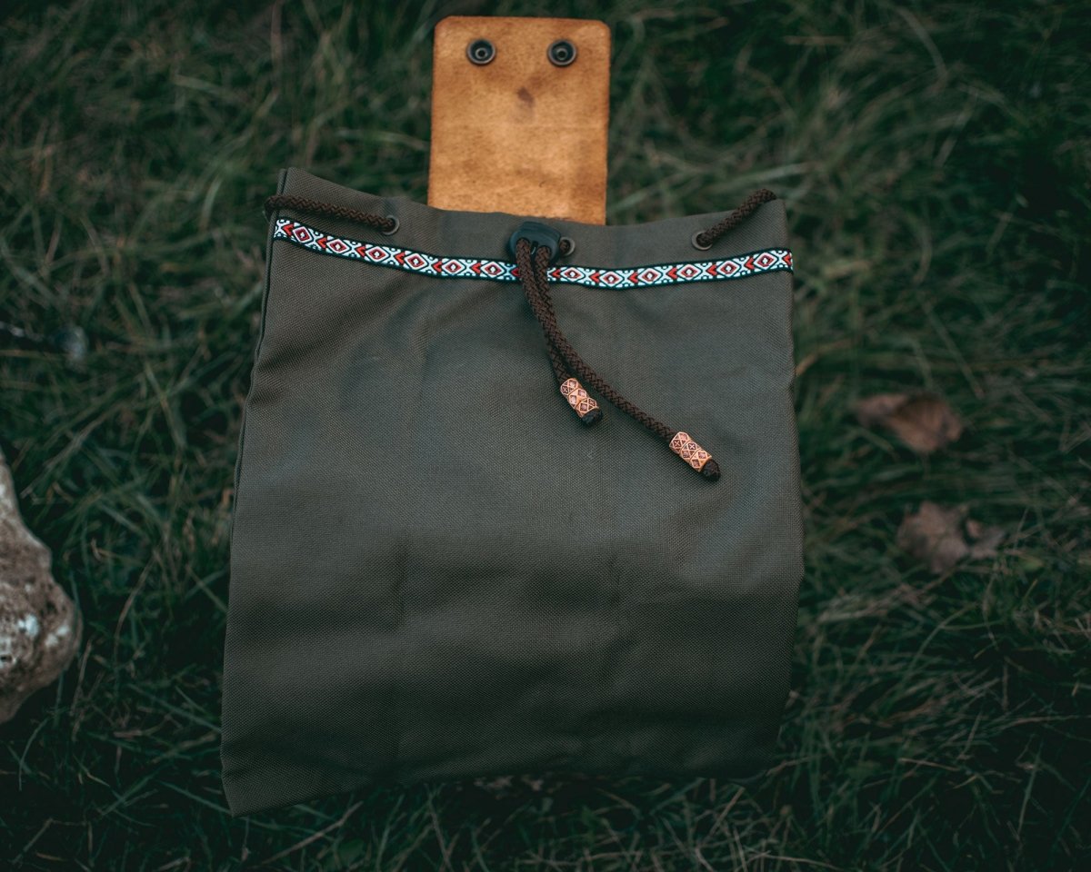 Foldable Canvas Foraging Bag, Retro Style Versatile Canvas Pouch with  Leather Cover and Buckle, Tool Pouch and Canvas Bag with Drawstring for  Outdoor Camping. (Brown) : Amazon.in: Bags, Wallets and Luggage